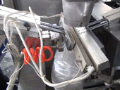 Automatic ice packing machine