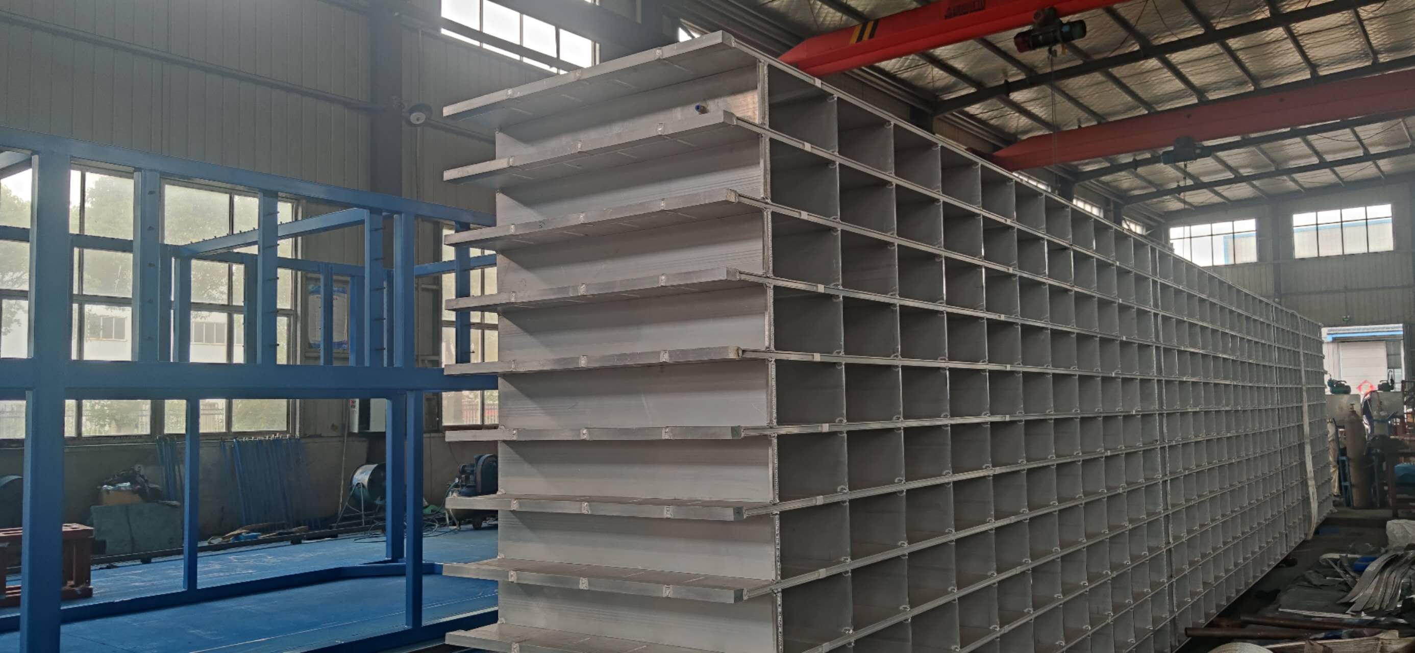 Direct cooling block ice machine evaporator assembly with aluminum ice cans