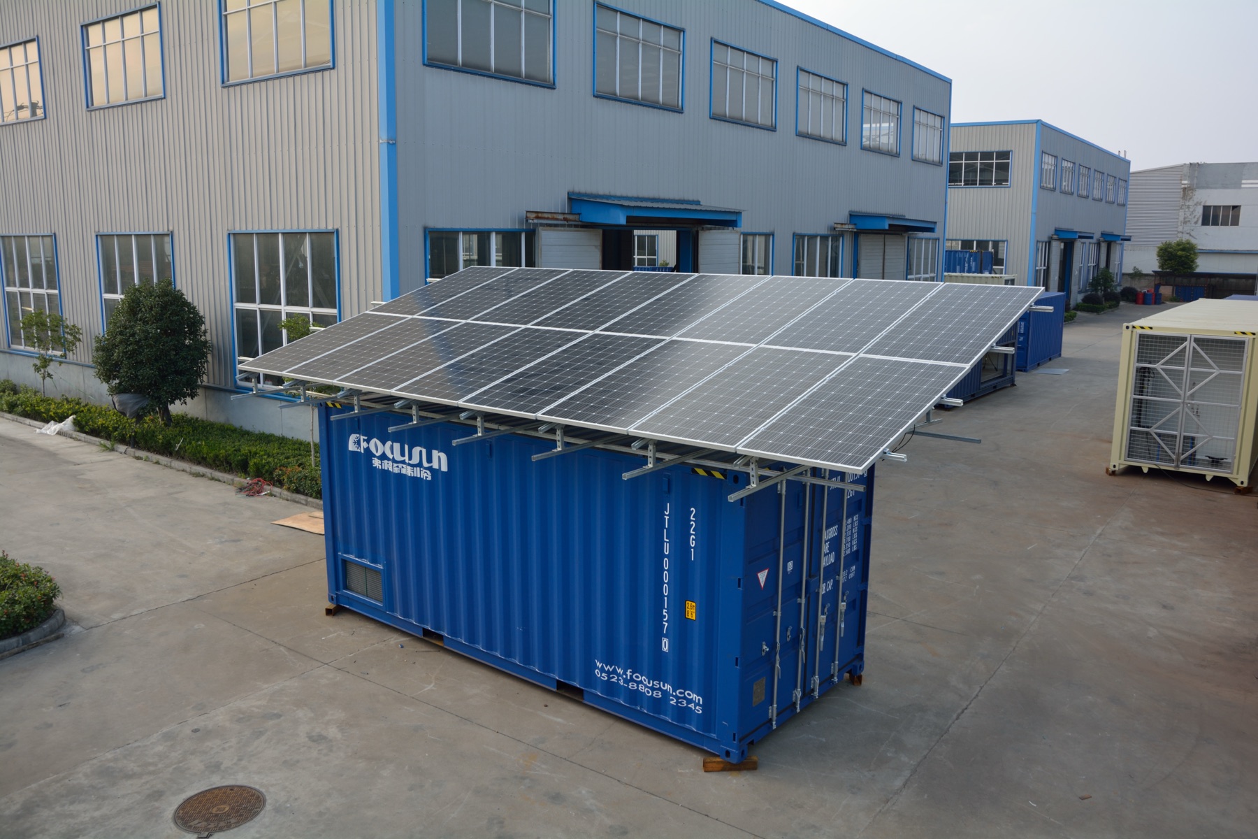 Solar cold room site with refrigeration equipment