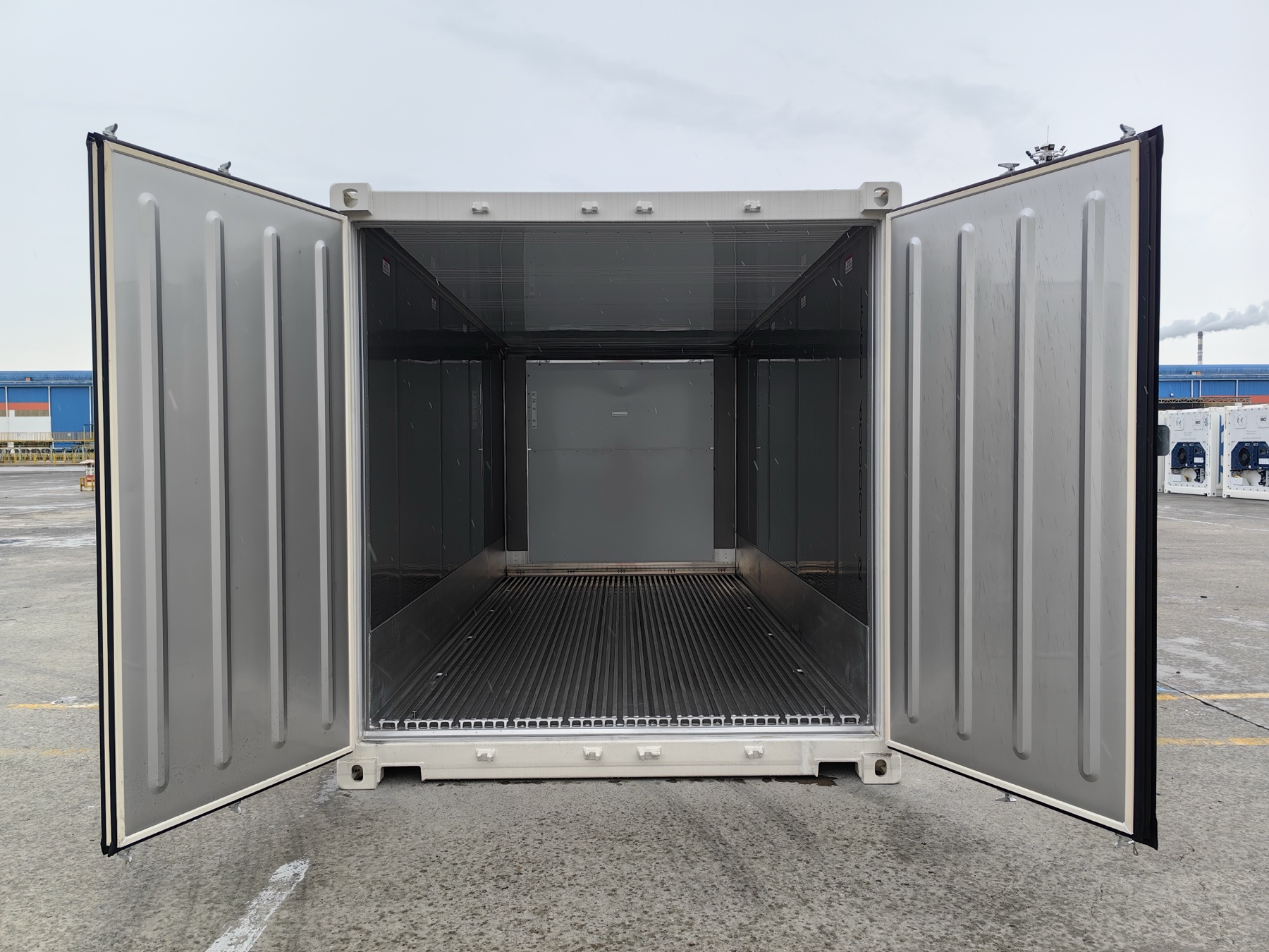 Open reefer container cold room interior and insulated double doors