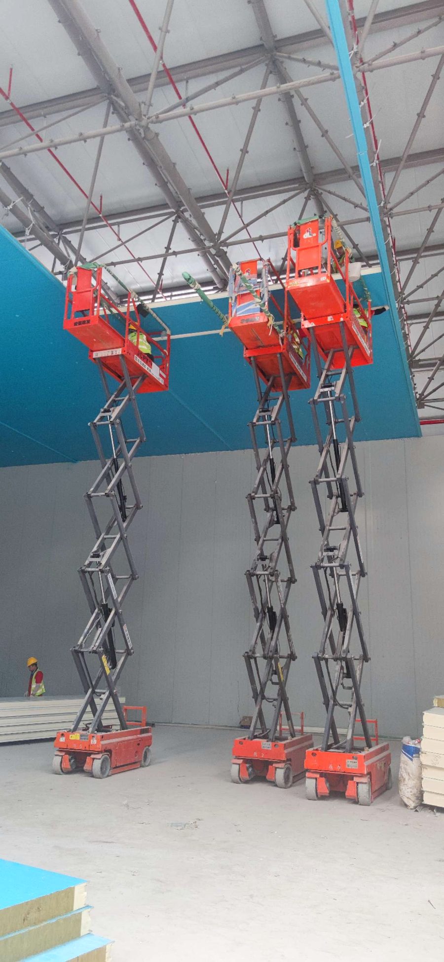 Snow park ceiling and wall panel installation using lift platforms