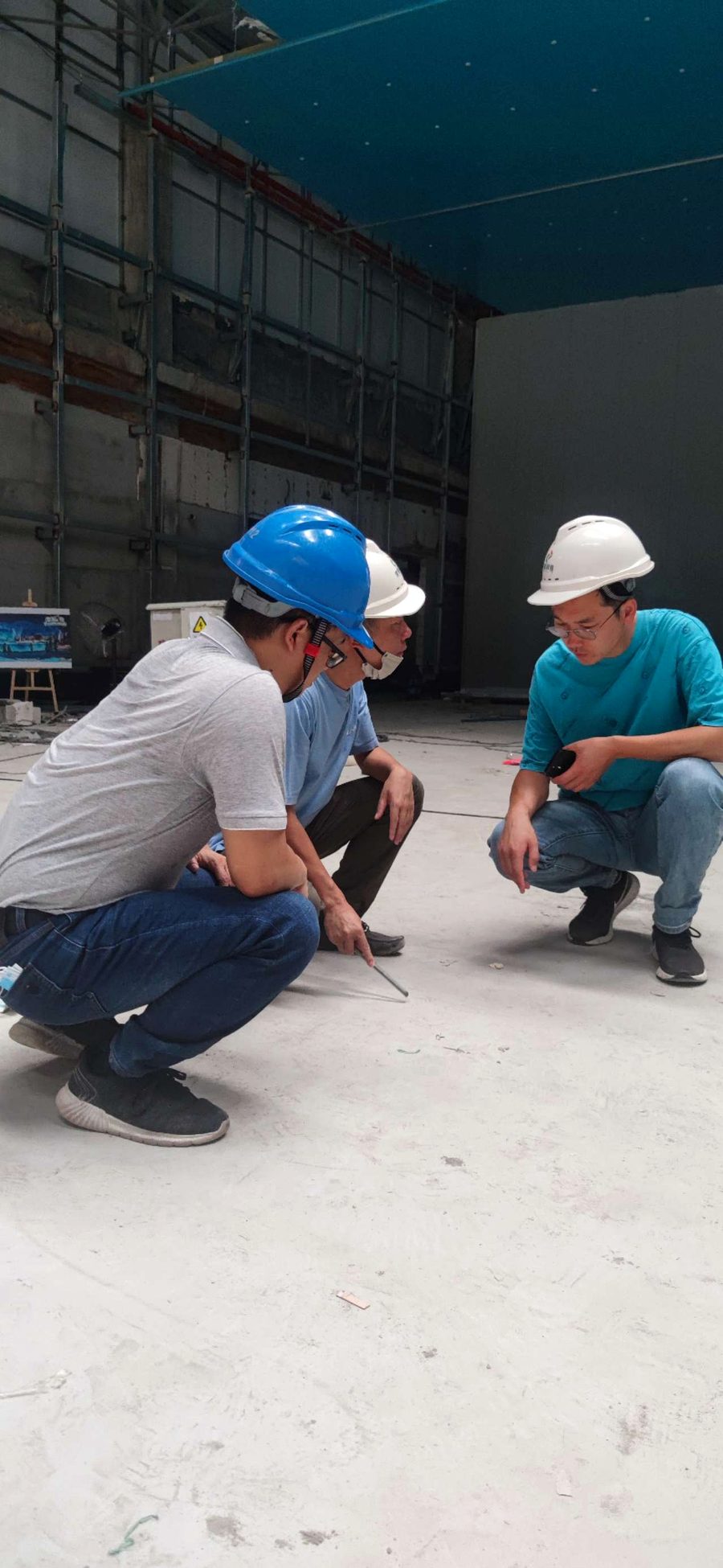 Snow park construction site review and floor coordination