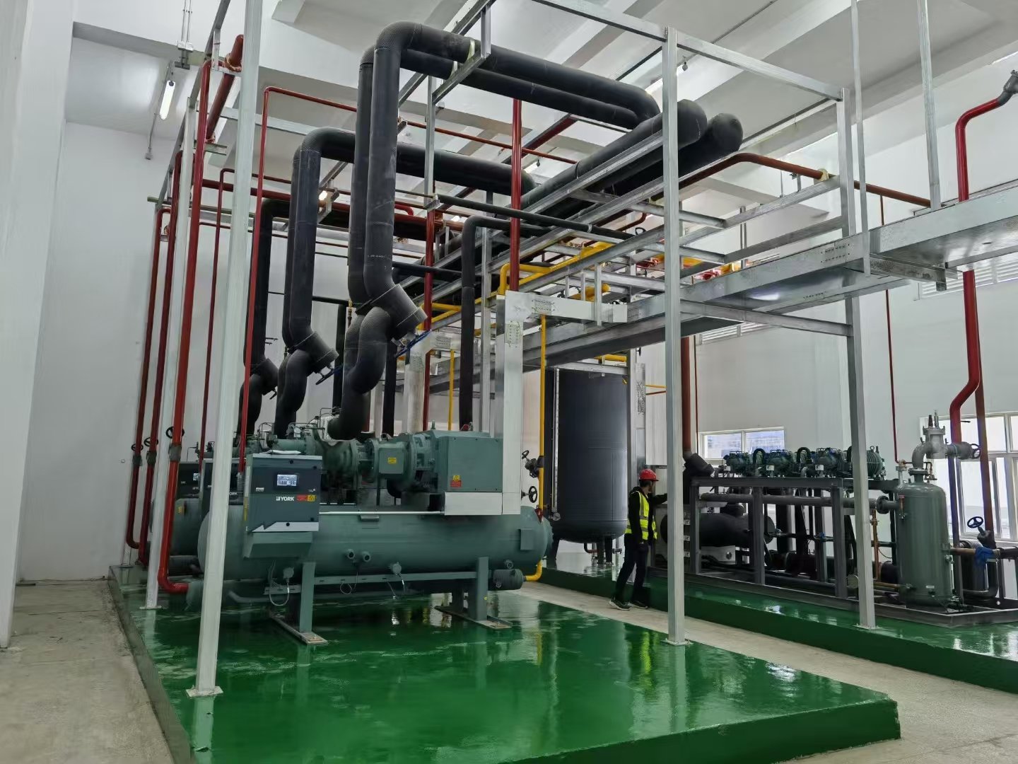 Industrial water-cooled chiller plant with insulated process piping