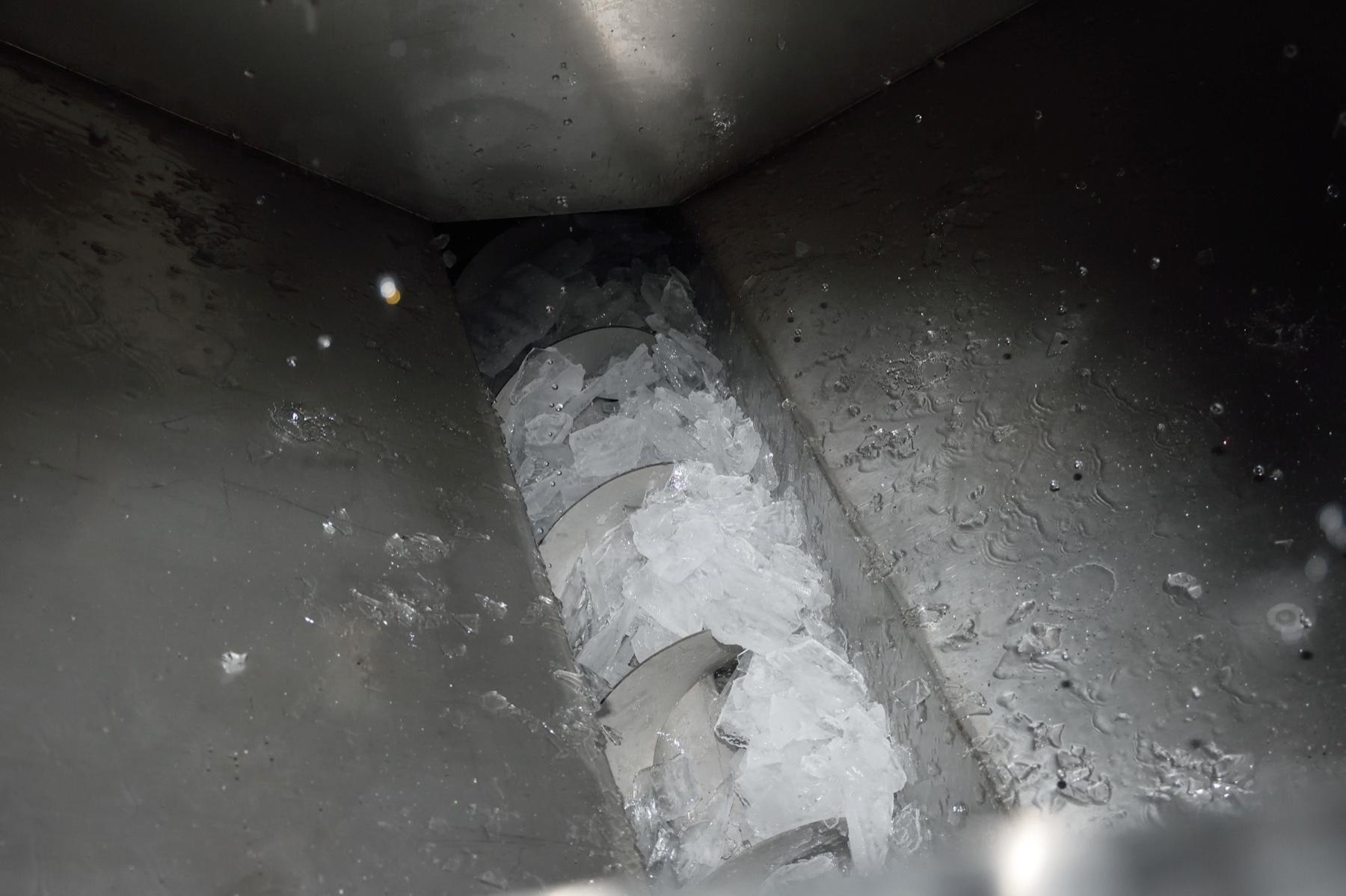 AP-25TE plate ice machine evaporator and ice discharge detail