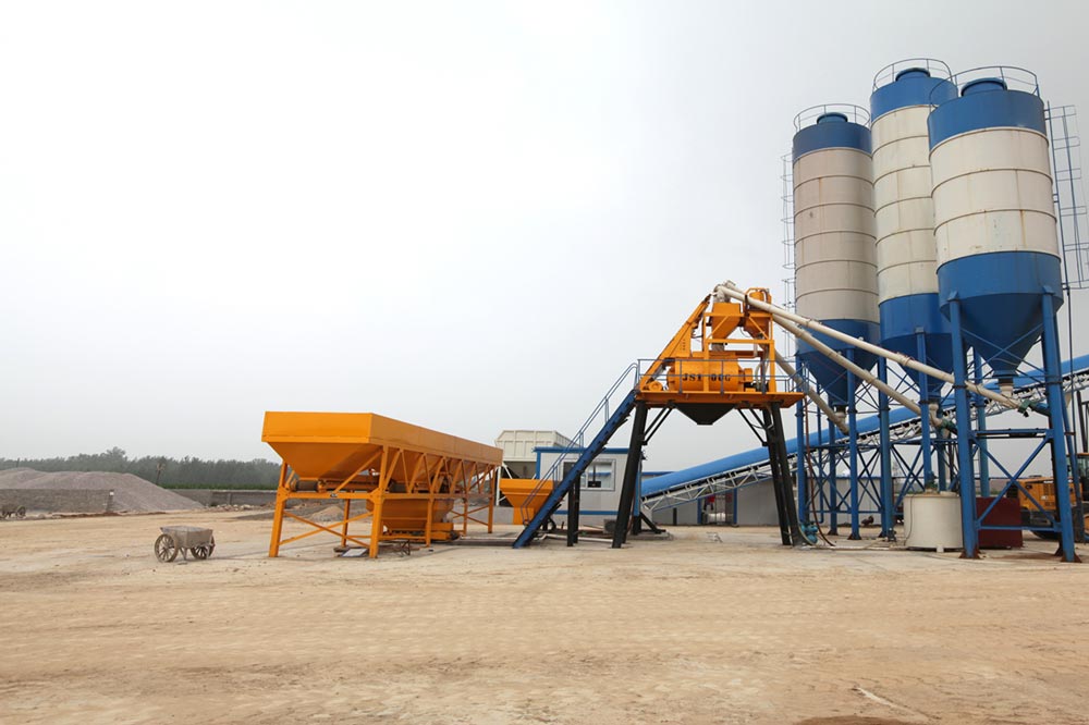 Concrete batching plant aggregate weighing hopper and conveyor